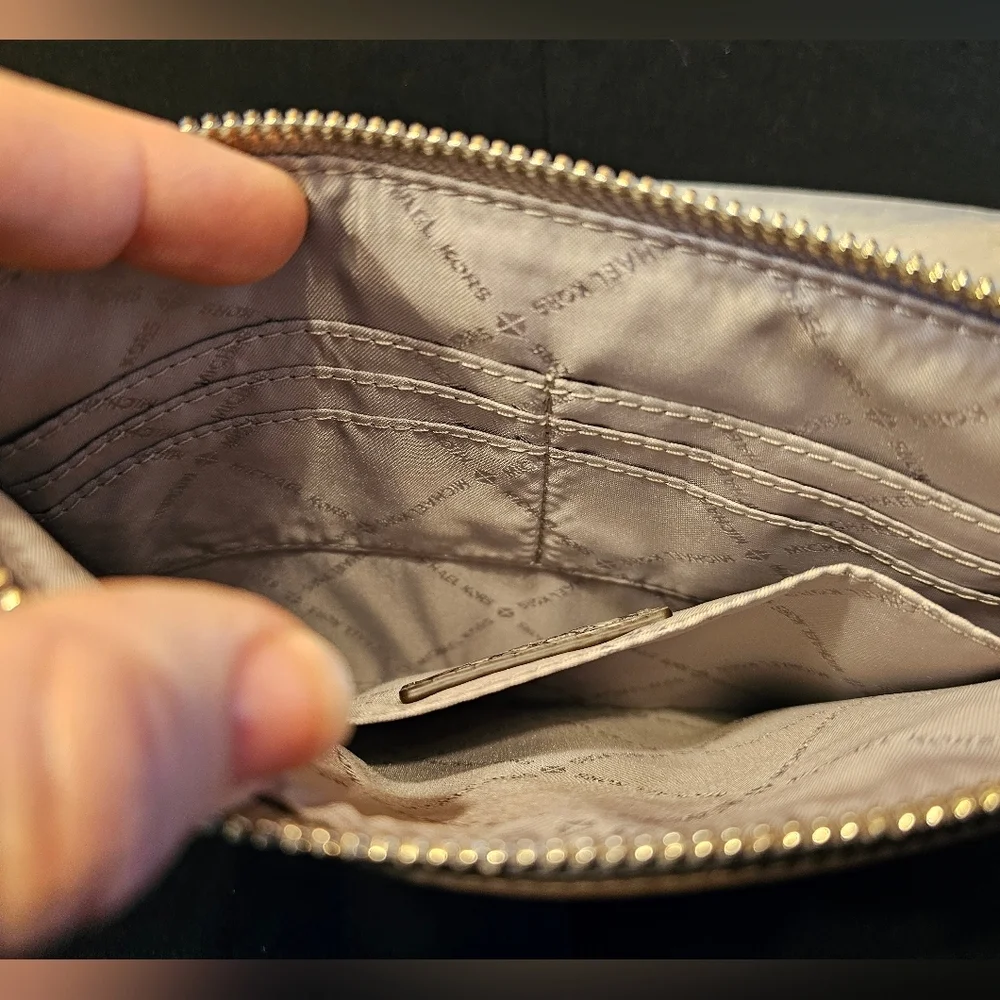 Michael Kors Jet Set XL Zip Clutch Wristlet